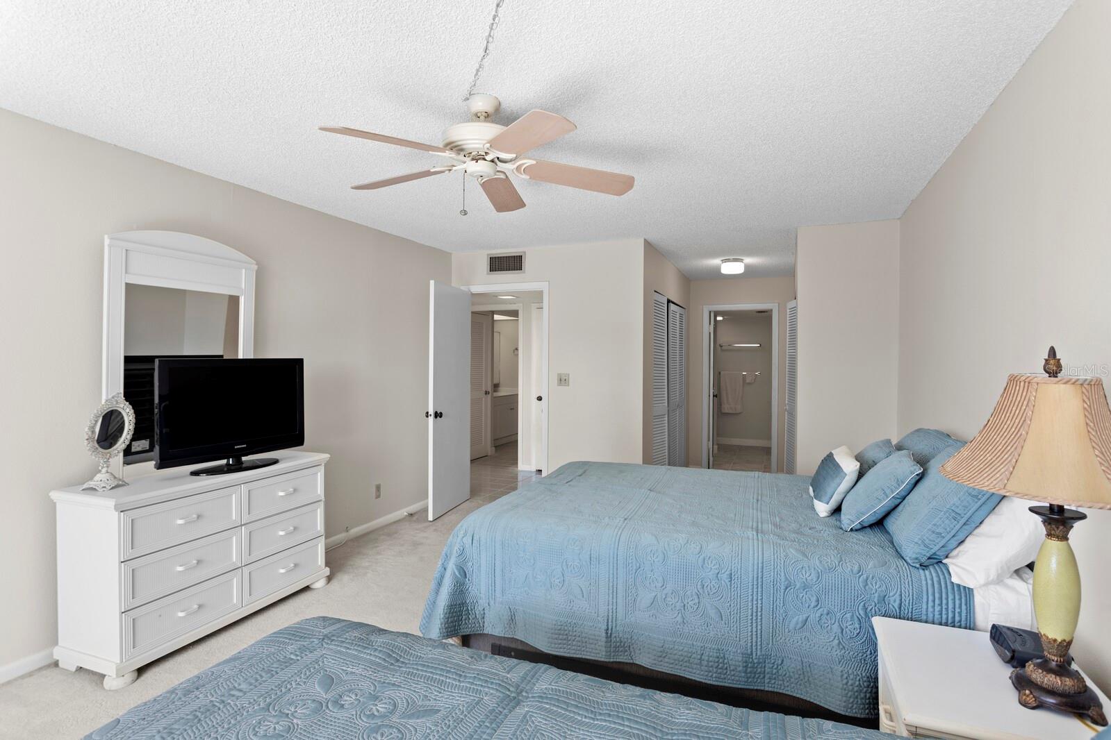 Image 30 of 50 For 220 Belleview Boulevard 702