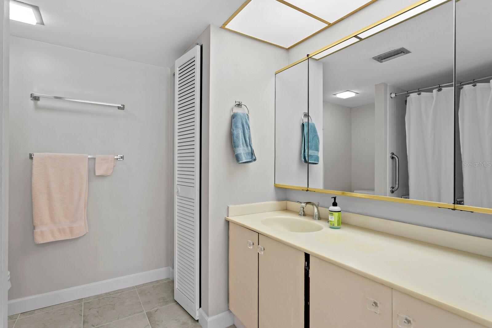 Image 31 of 50 For 220 Belleview Boulevard 702