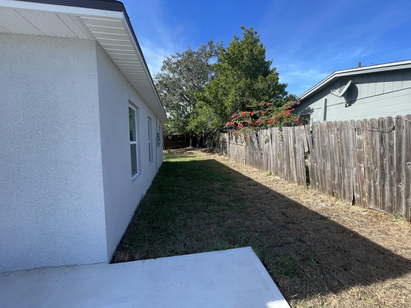 Listing photo id 3 for 9835 Gray Fox Lane