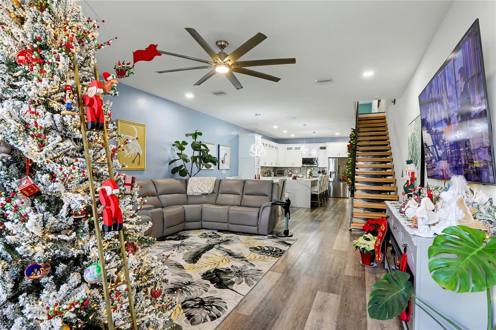 Image 3 of 38 For 6203 64th Way N