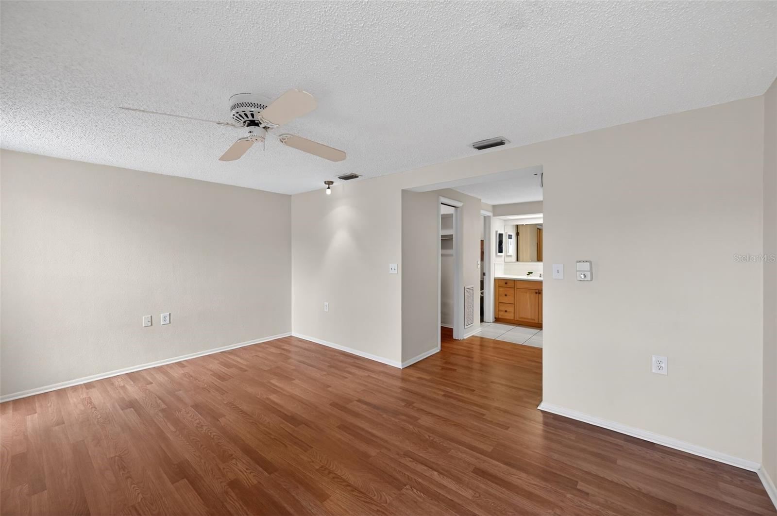 Image 4 of 40 For 1037 Tamarac Drive