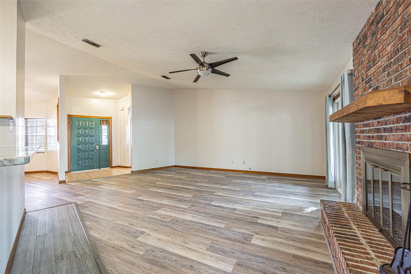 Listing photo id 9 for 710 Millifold Place