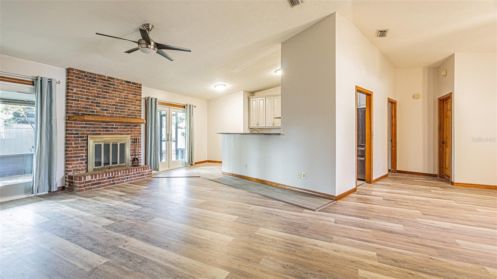 Listing photo id 11 for 710 Millifold Place