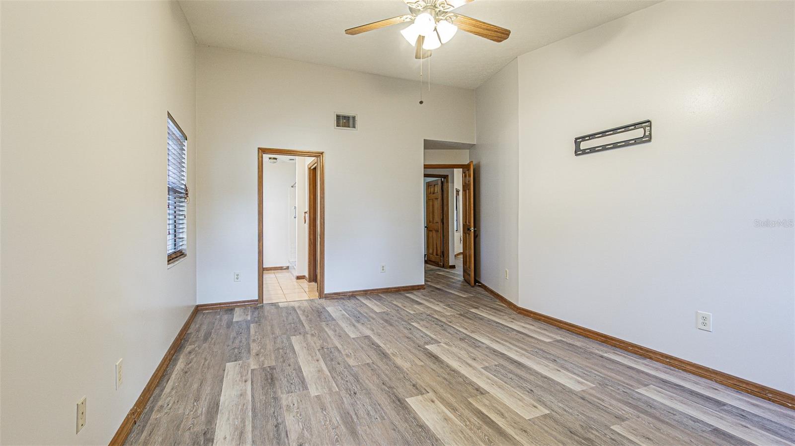 Listing photo id 17 for 710 Millifold Place