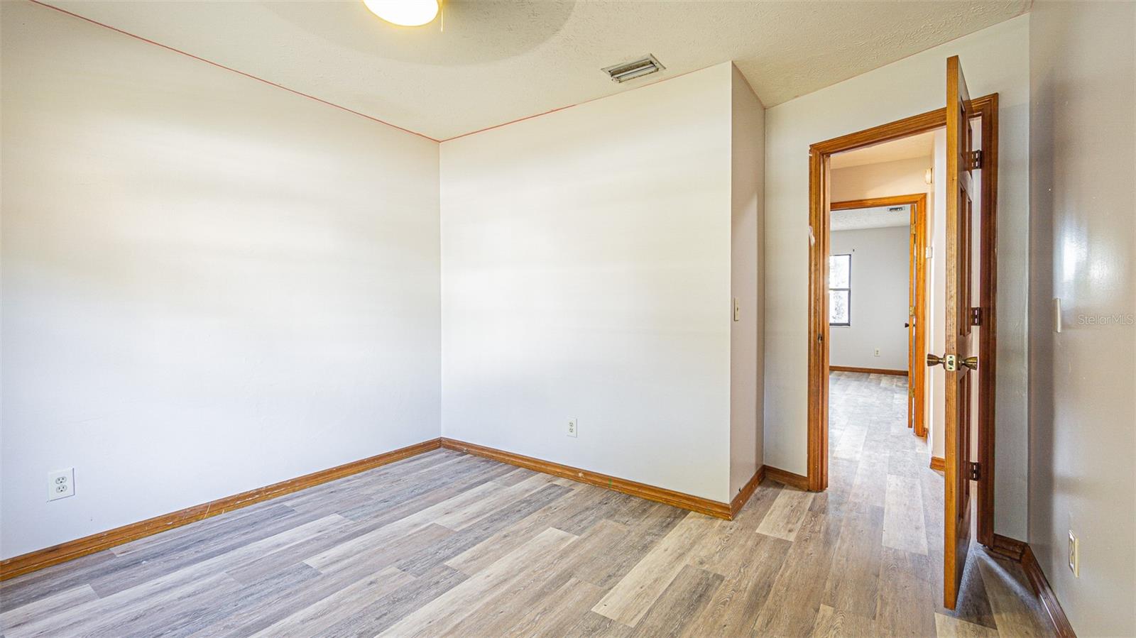 Listing photo id 22 for 710 Millifold Place