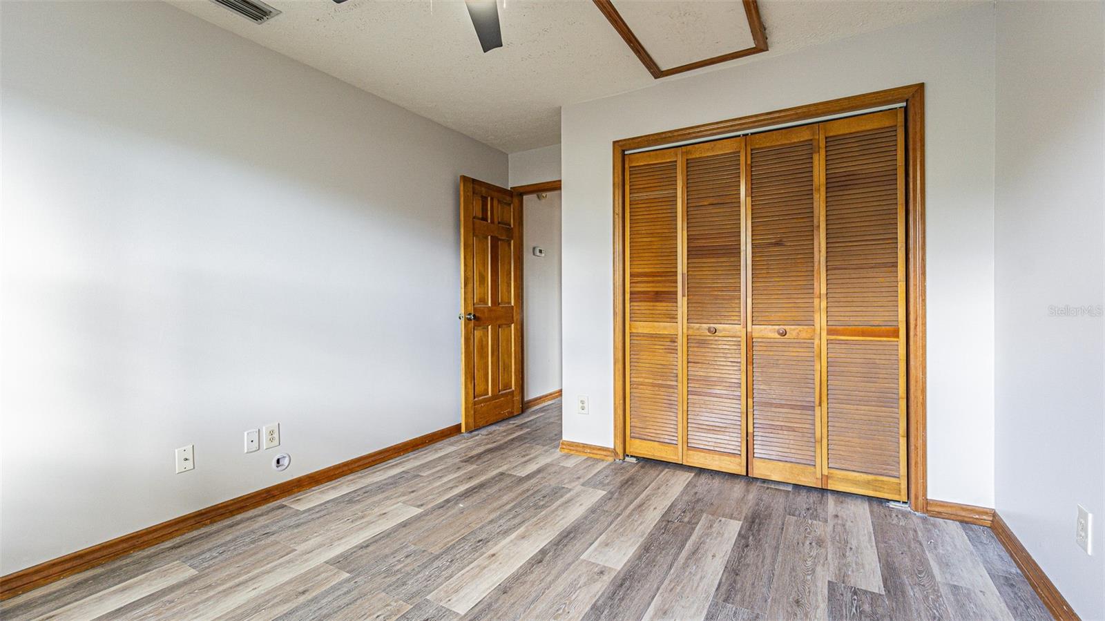 Listing photo id 26 for 710 Millifold Place