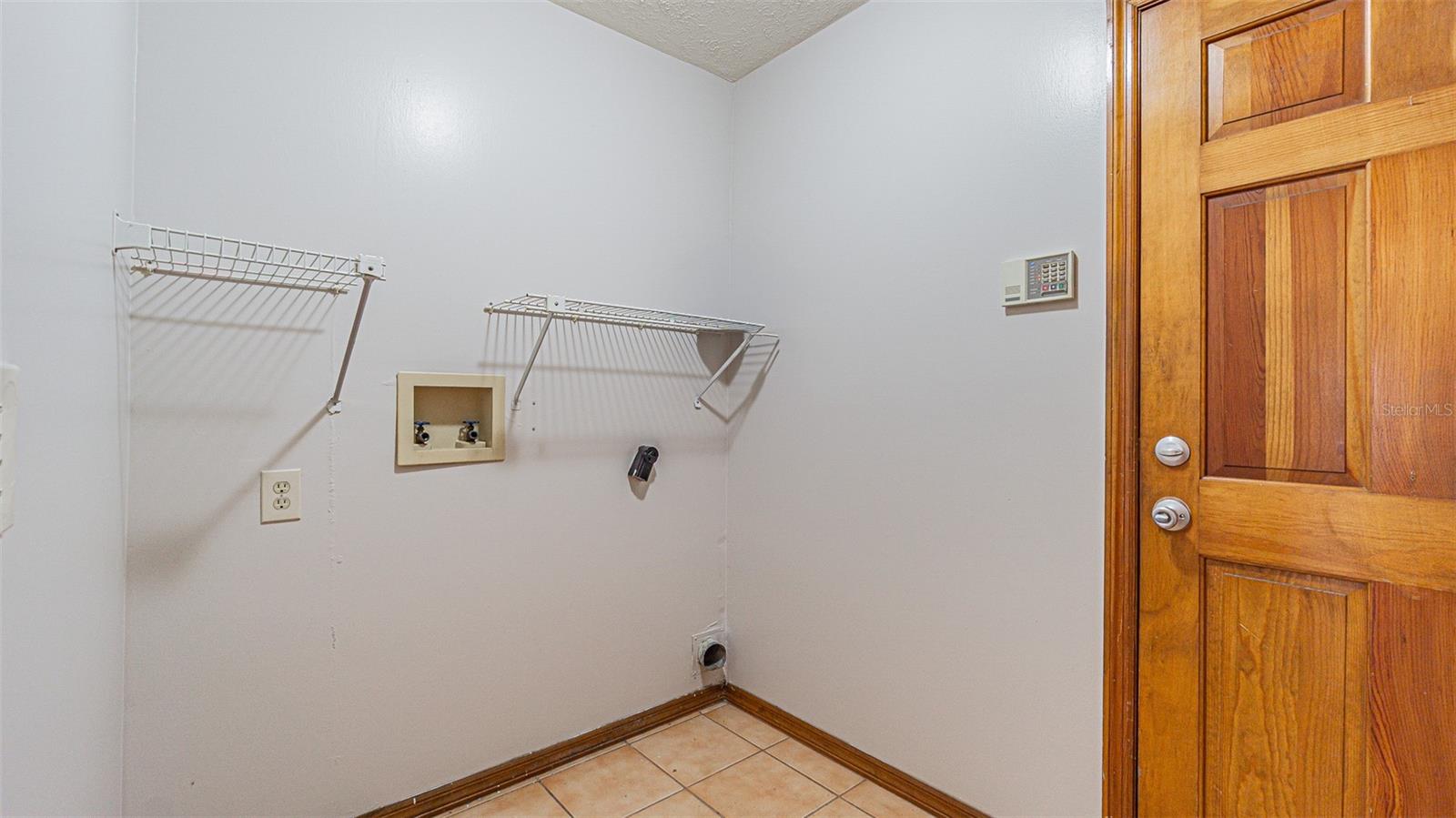 Listing photo id 28 for 710 Millifold Place