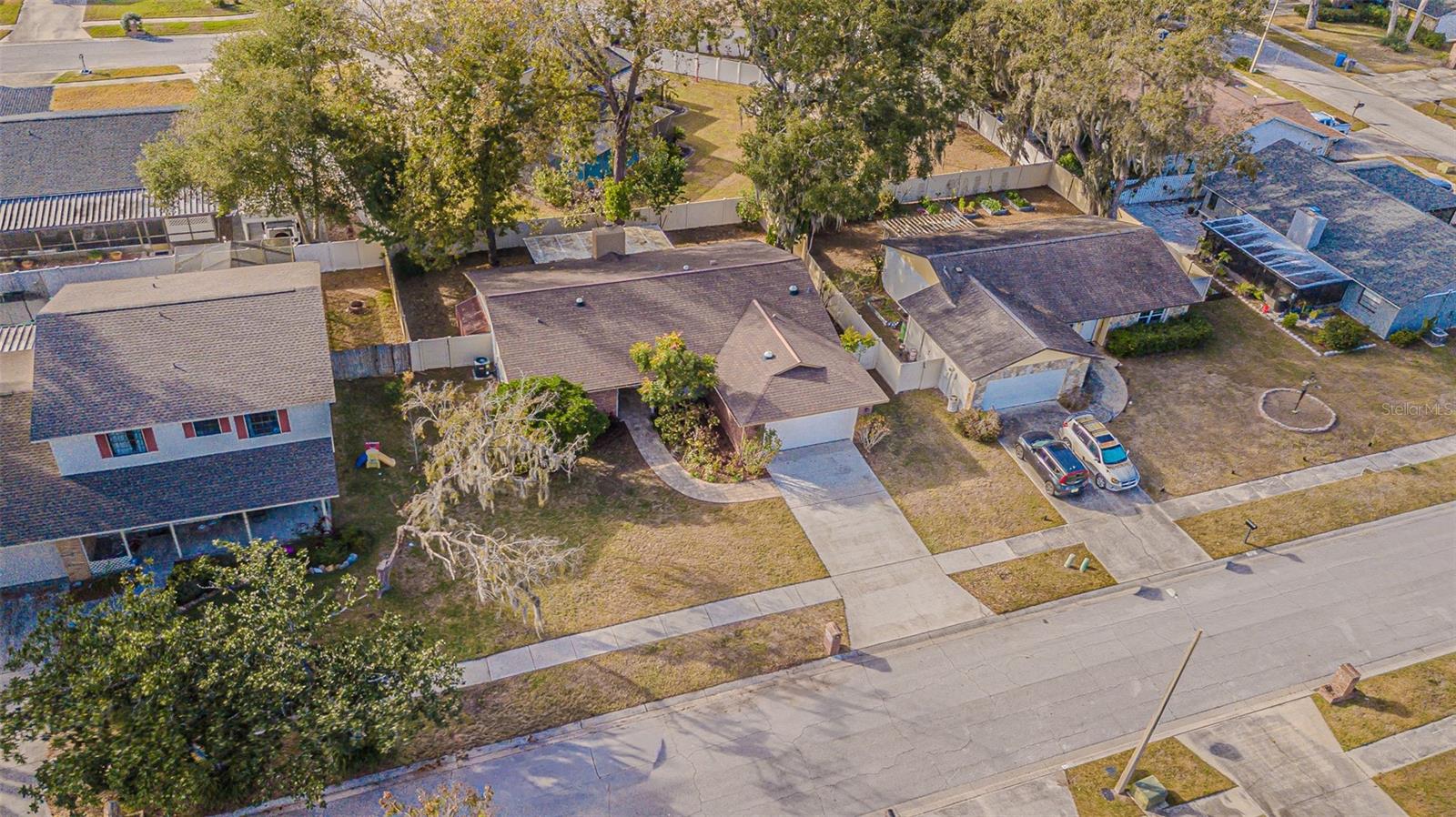 Listing photo id 3 for 710 Millifold Place