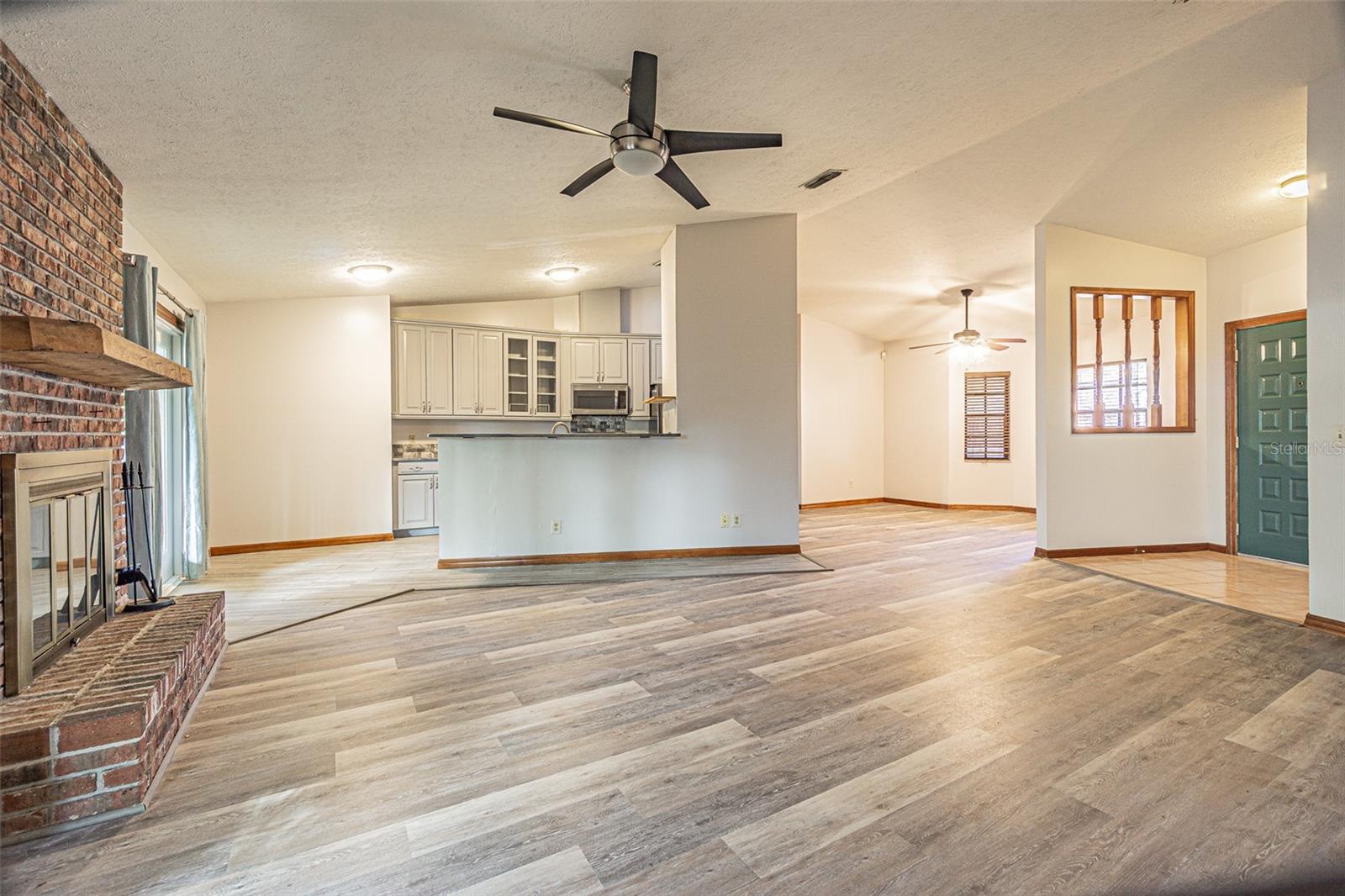 Listing photo id 6 for 710 Millifold Place