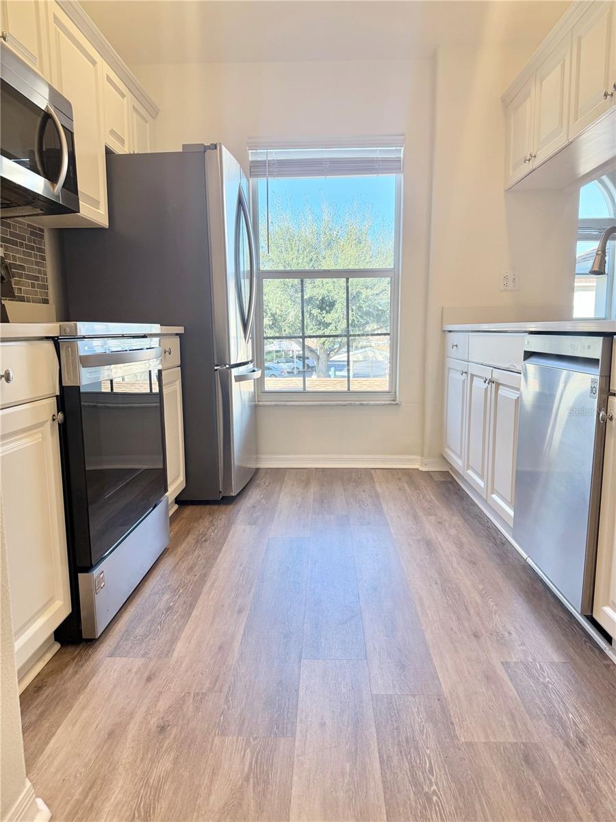 Image 3 of 46 For 4220 Players Place 2221