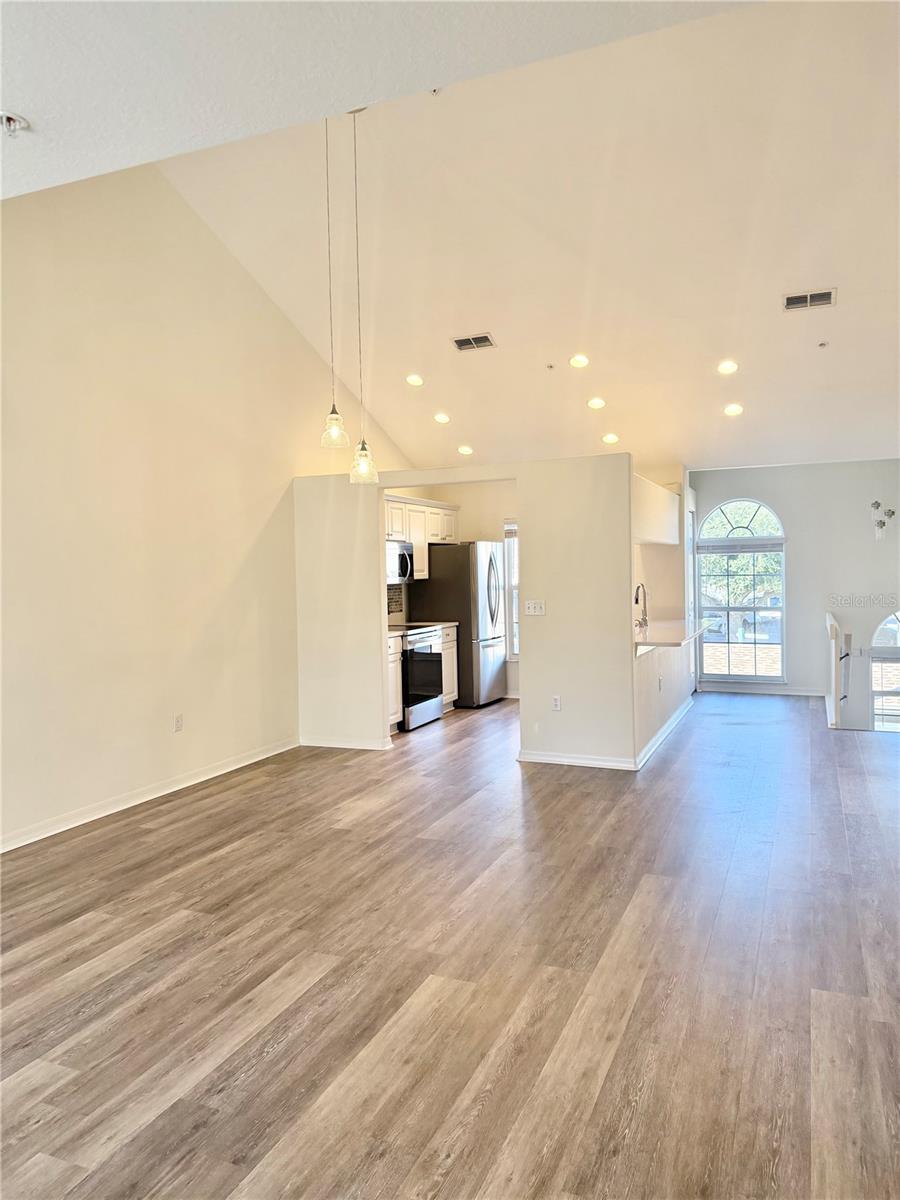 Image 6 of 46 For 4220 Players Place 2221