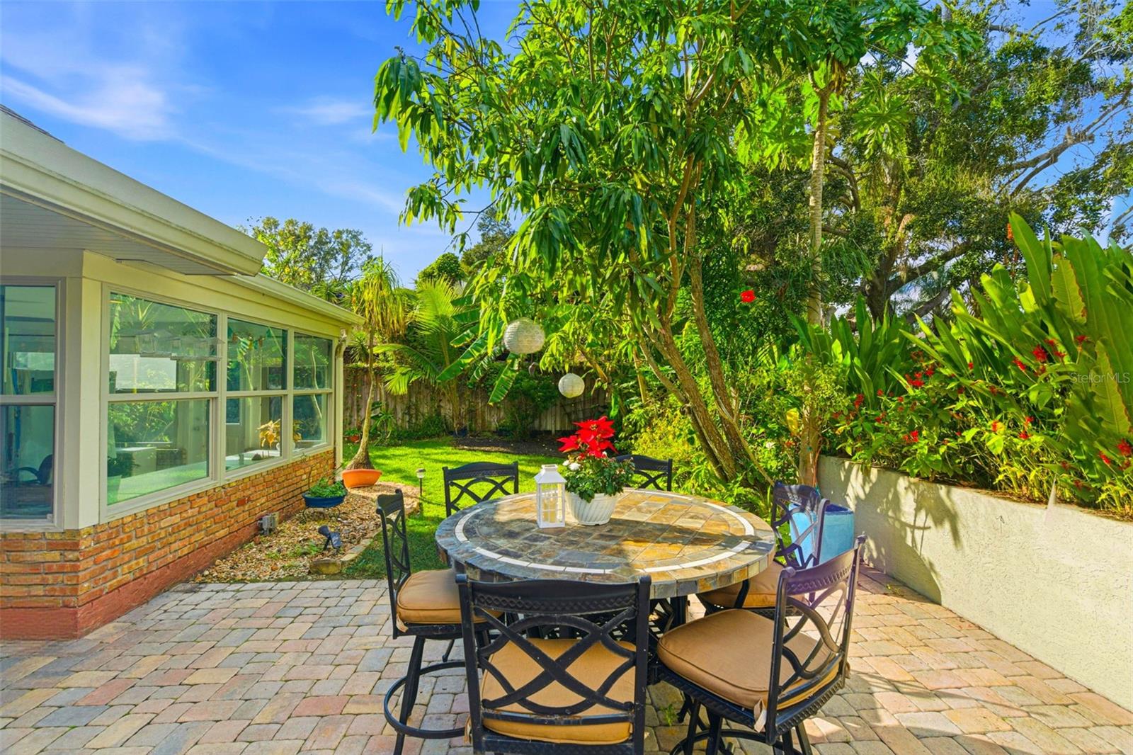 Listing photo id 10 for 5026 Barrowe Drive