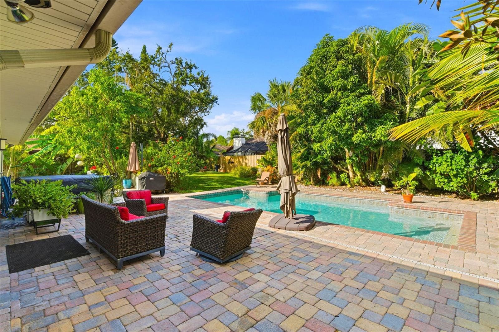 Listing photo id 12 for 5026 Barrowe Drive