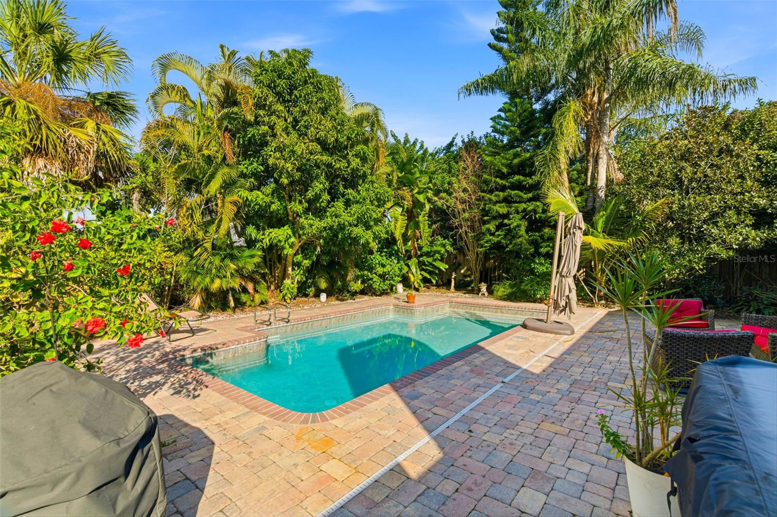 Listing photo id 13 for 5026 Barrowe Drive