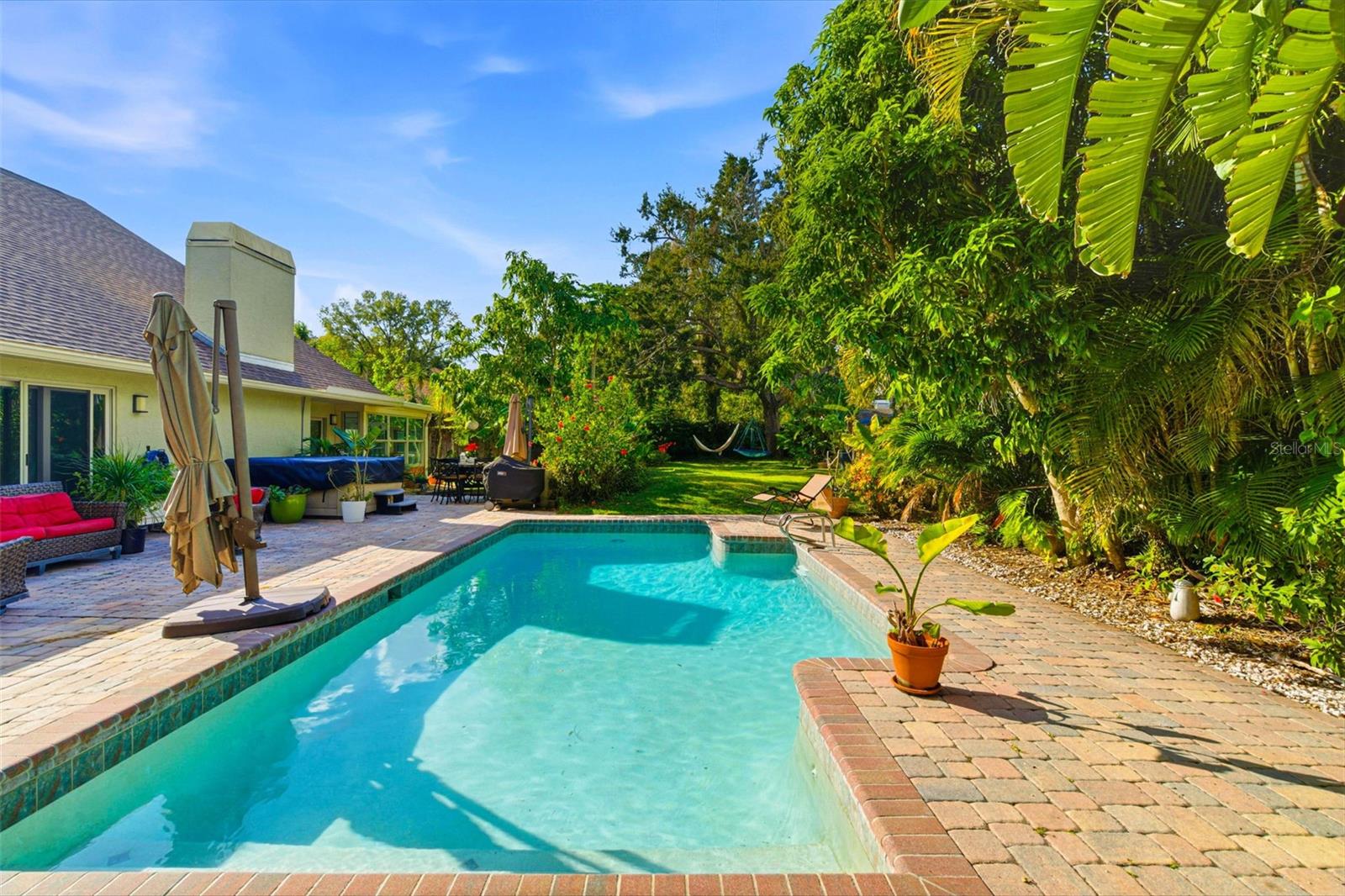 Listing photo id 16 for 5026 Barrowe Drive