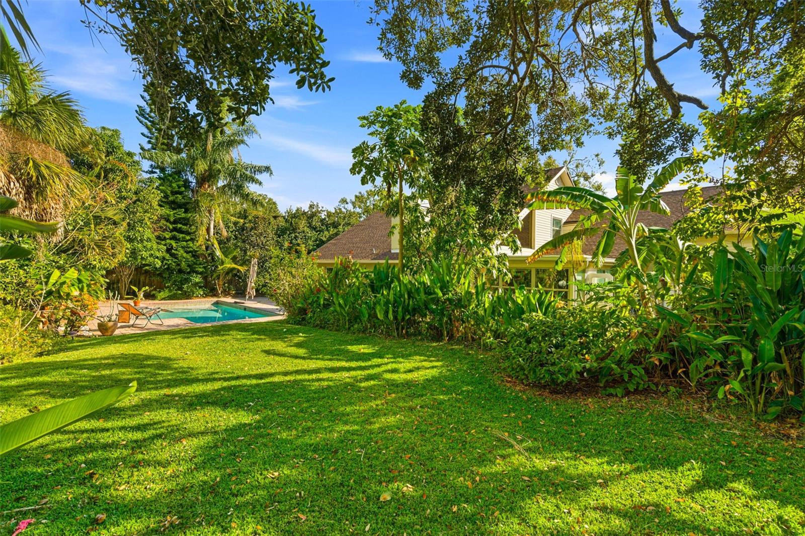 Listing photo id 18 for 5026 Barrowe Drive