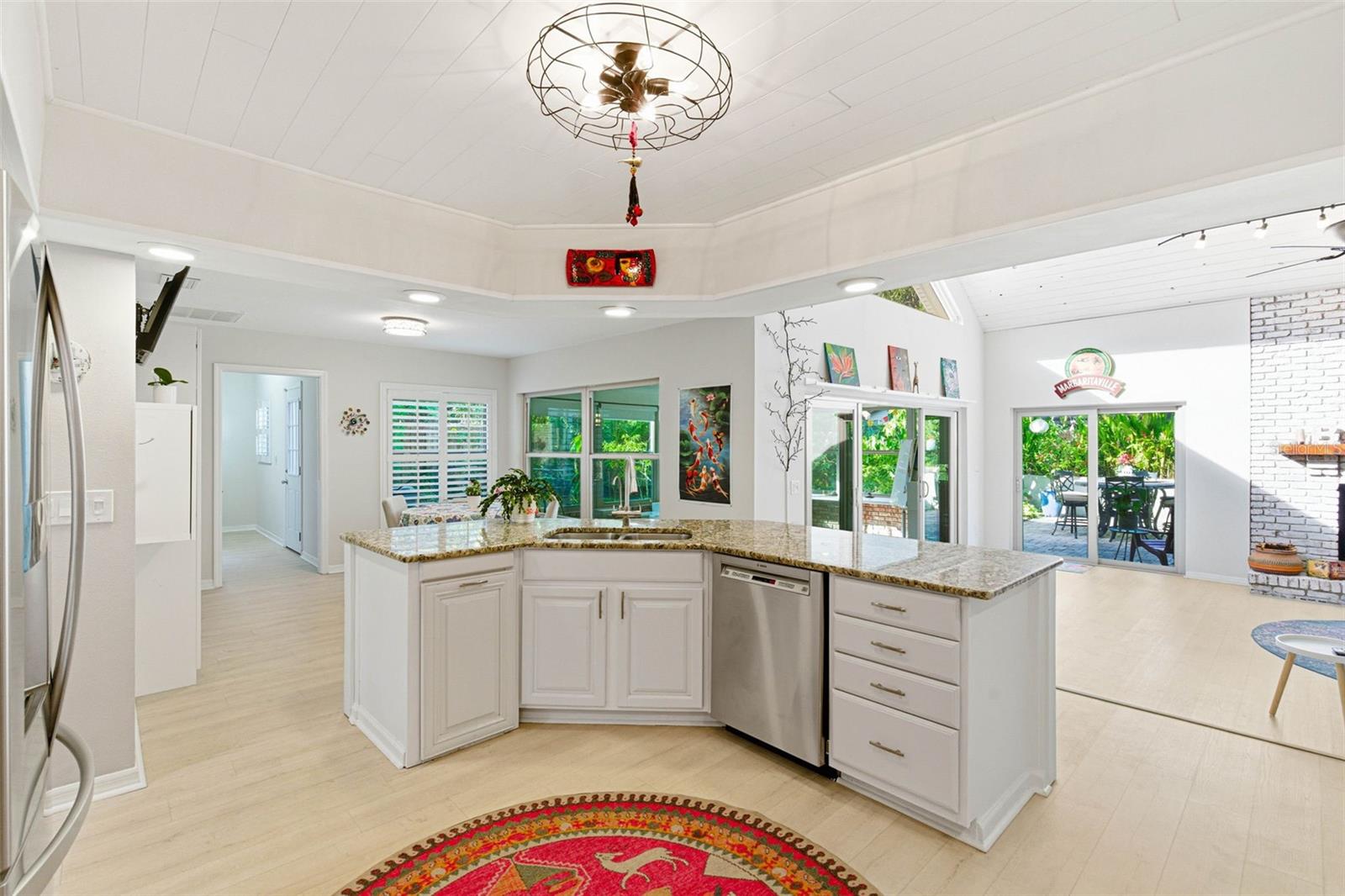 Listing photo id 24 for 5026 Barrowe Drive