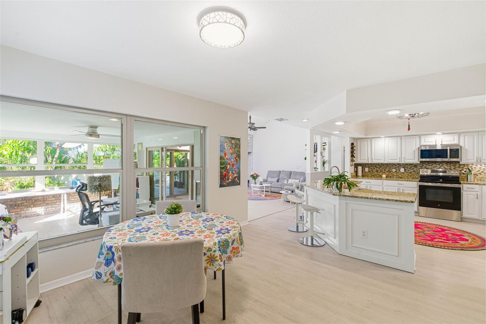 Listing photo id 31 for 5026 Barrowe Drive