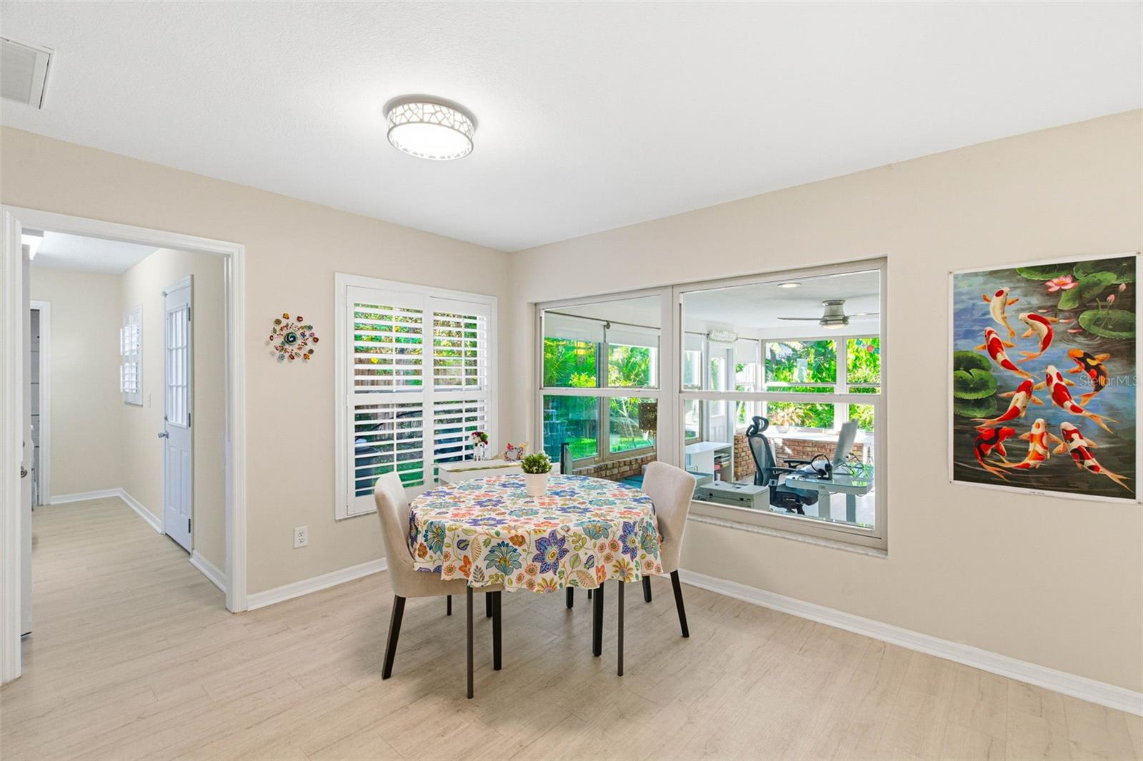 Listing photo id 34 for 5026 Barrowe Drive