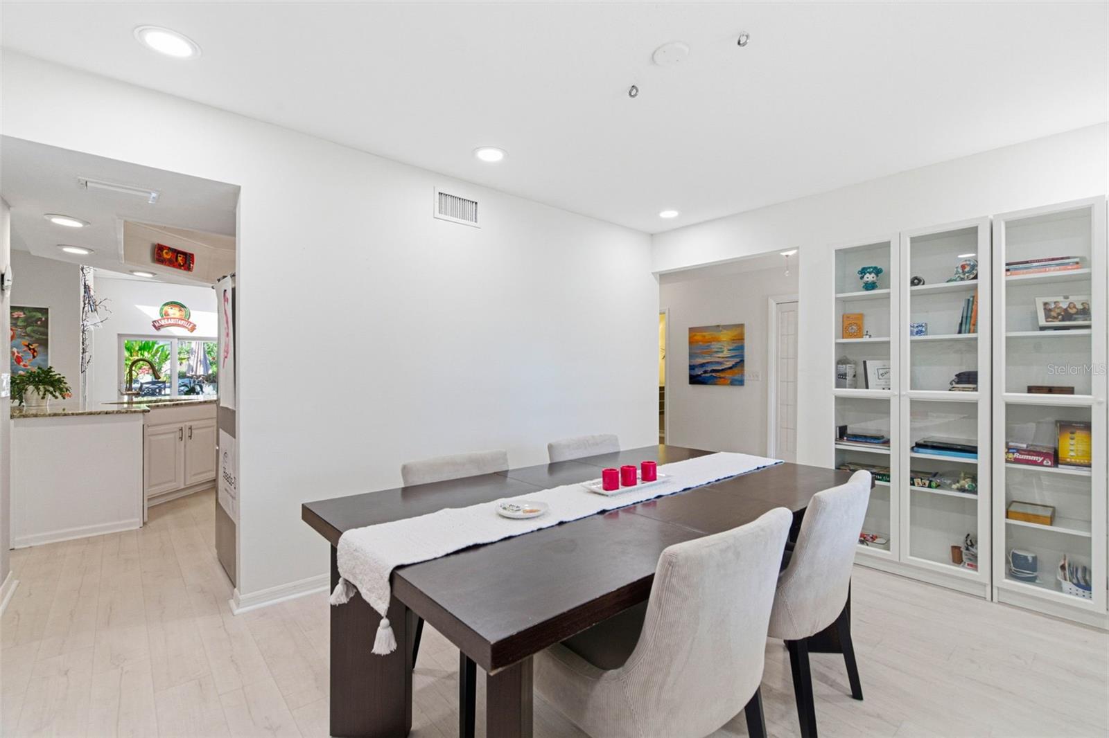 Listing photo id 35 for 5026 Barrowe Drive