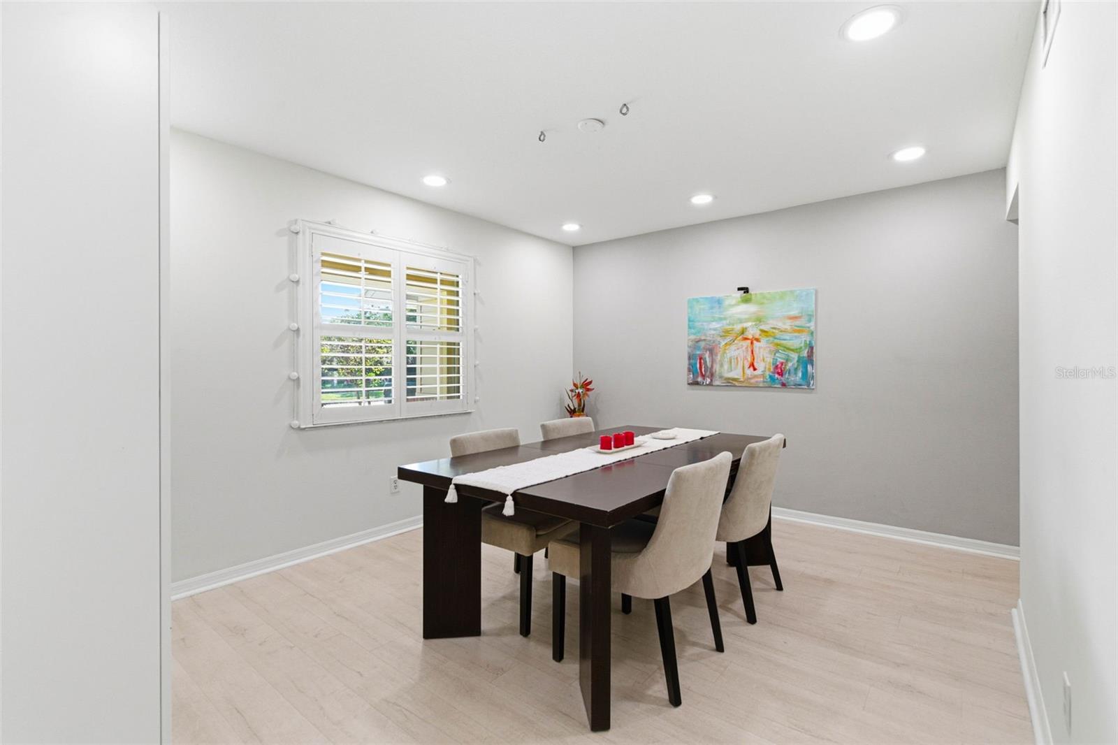 Listing photo id 37 for 5026 Barrowe Drive