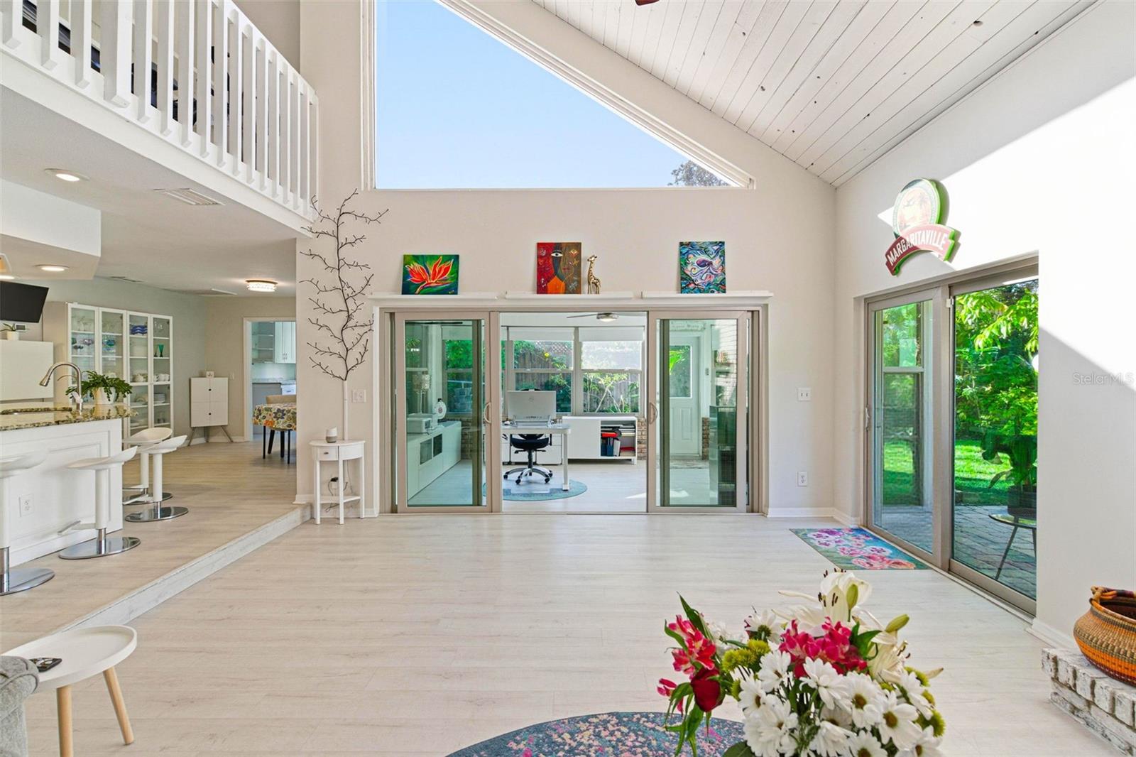 Listing photo id 2 for 5026 Barrowe Drive