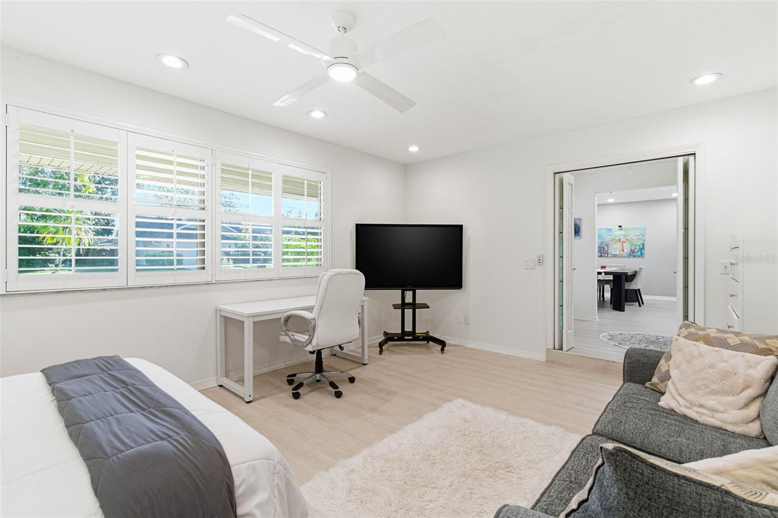 Listing photo id 46 for 5026 Barrowe Drive