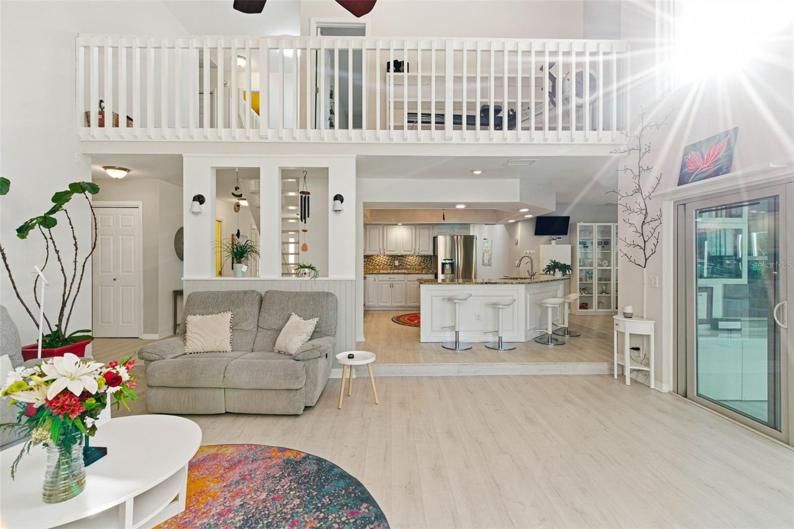 Listing photo id 3 for 5026 Barrowe Drive