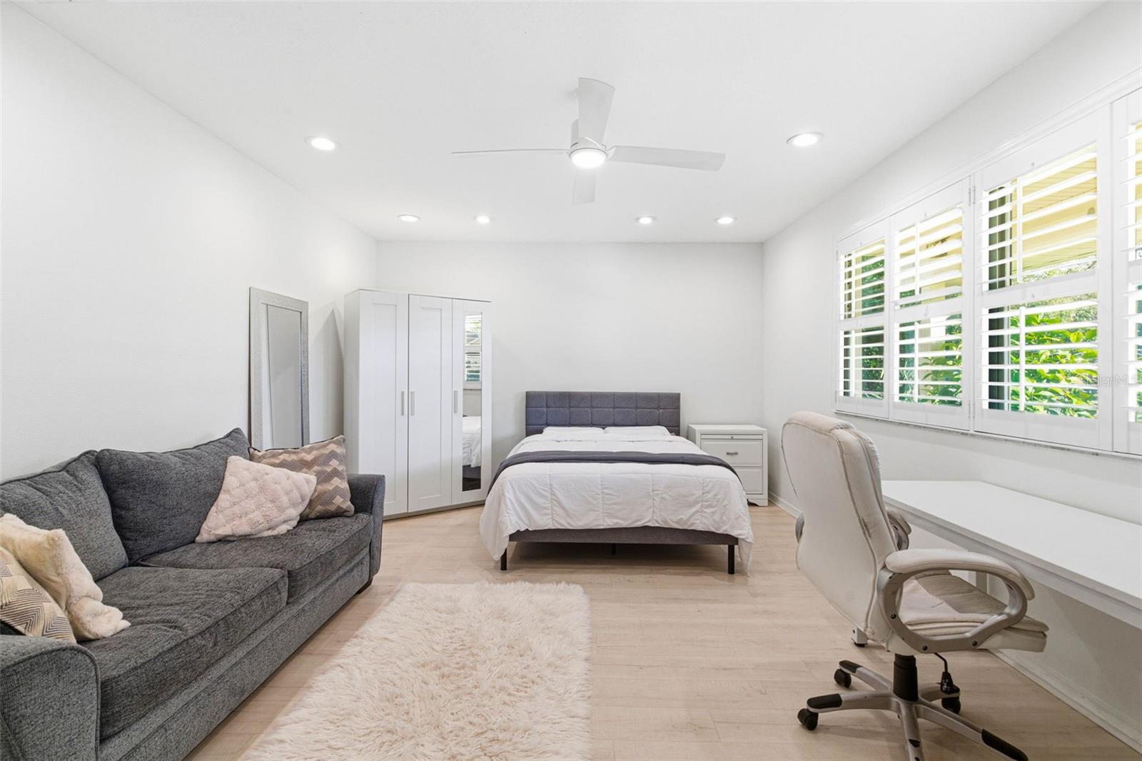 Listing photo id 49 for 5026 Barrowe Drive