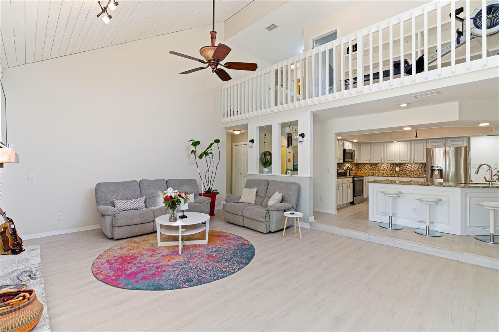 Listing photo id 4 for 5026 Barrowe Drive