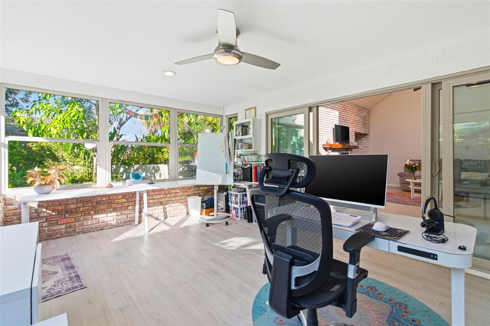 Listing photo id 7 for 5026 Barrowe Drive