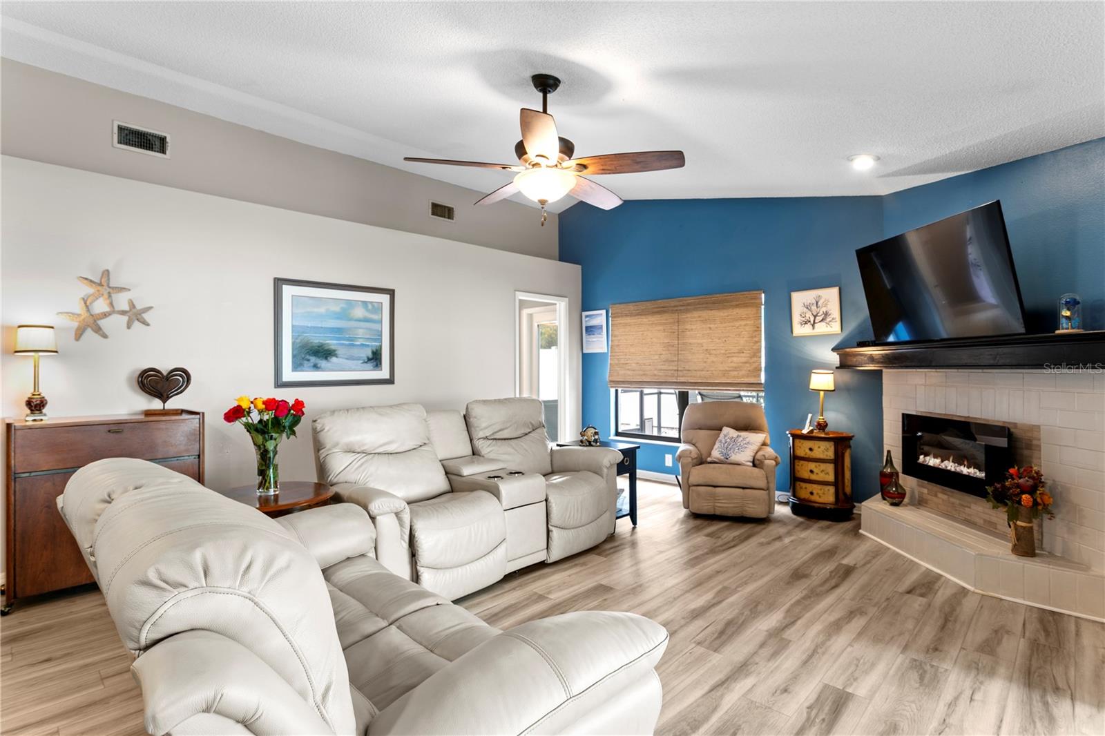 Listing photo id 11 for 11206 Pocket Brook