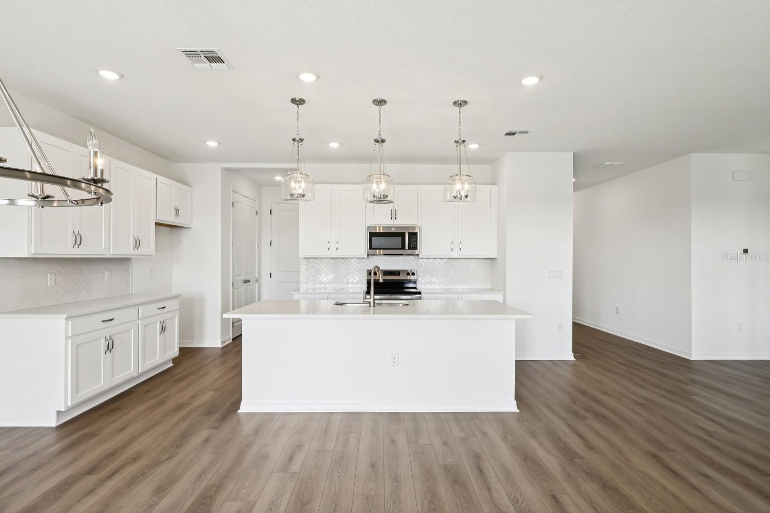 Image 10 of 38 For 5231 Painted Bamboo St