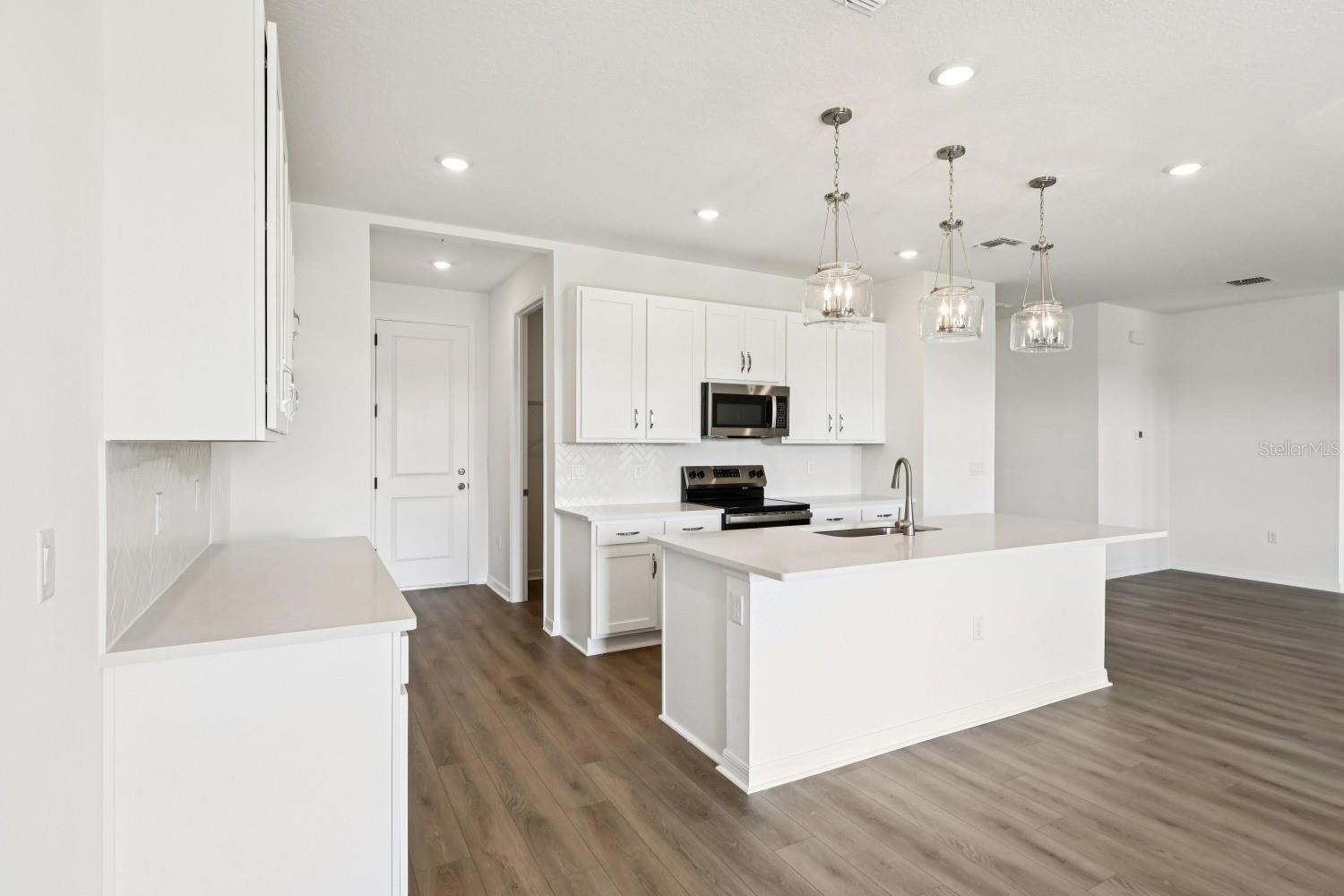 Image 11 of 38 For 5231 Painted Bamboo St