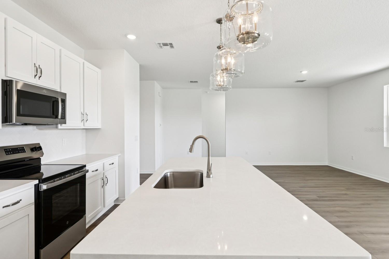 Image 15 of 38 For 5231 Painted Bamboo St