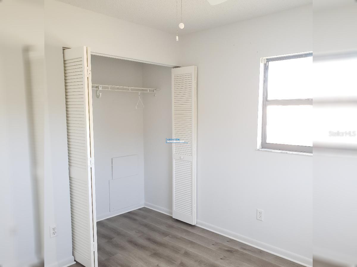 Image 18 of 26 For 4486 Yorkshire Avenue