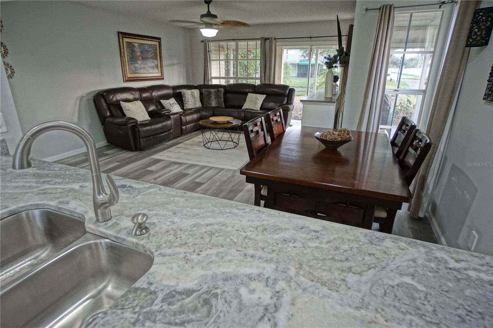 Image 10 of 45 For 6924 Lakeview Court