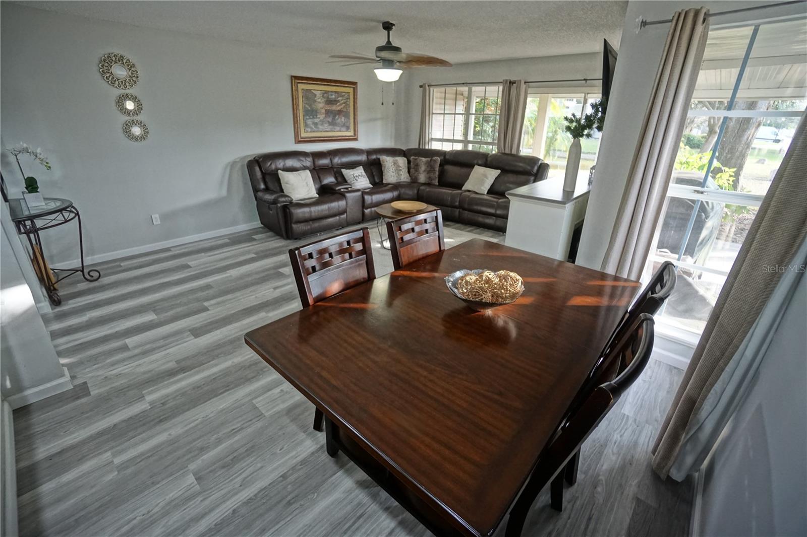 Image 12 of 45 For 6924 Lakeview Court