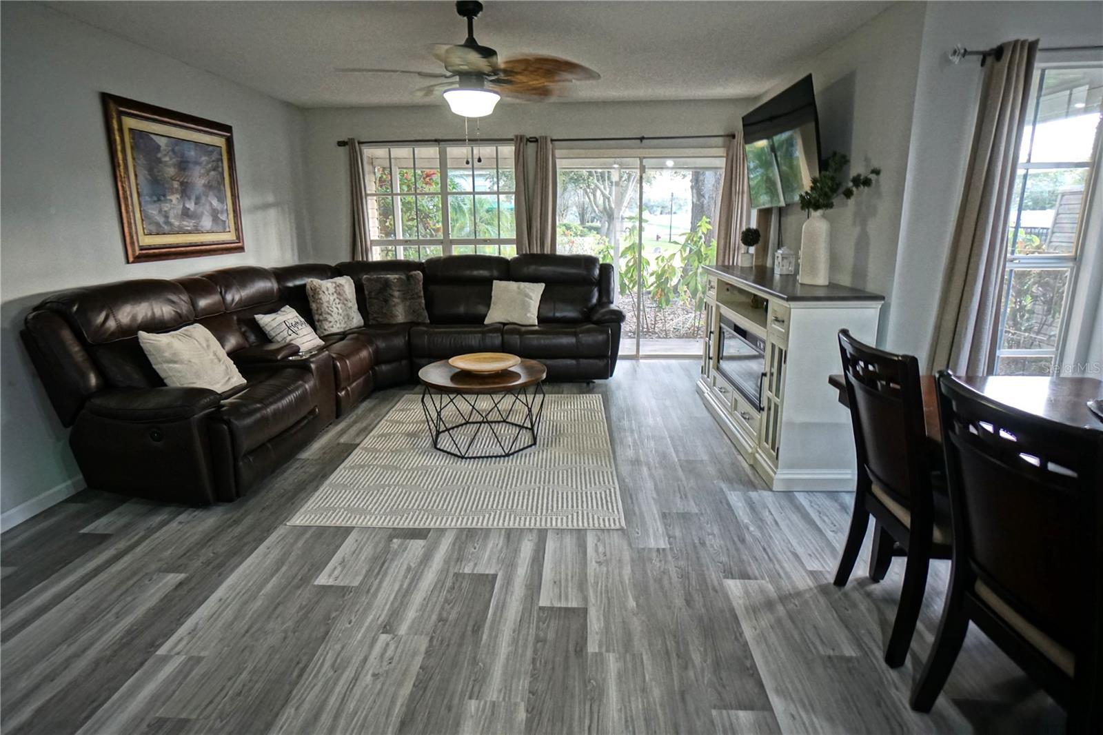 Image 16 of 45 For 6924 Lakeview Court