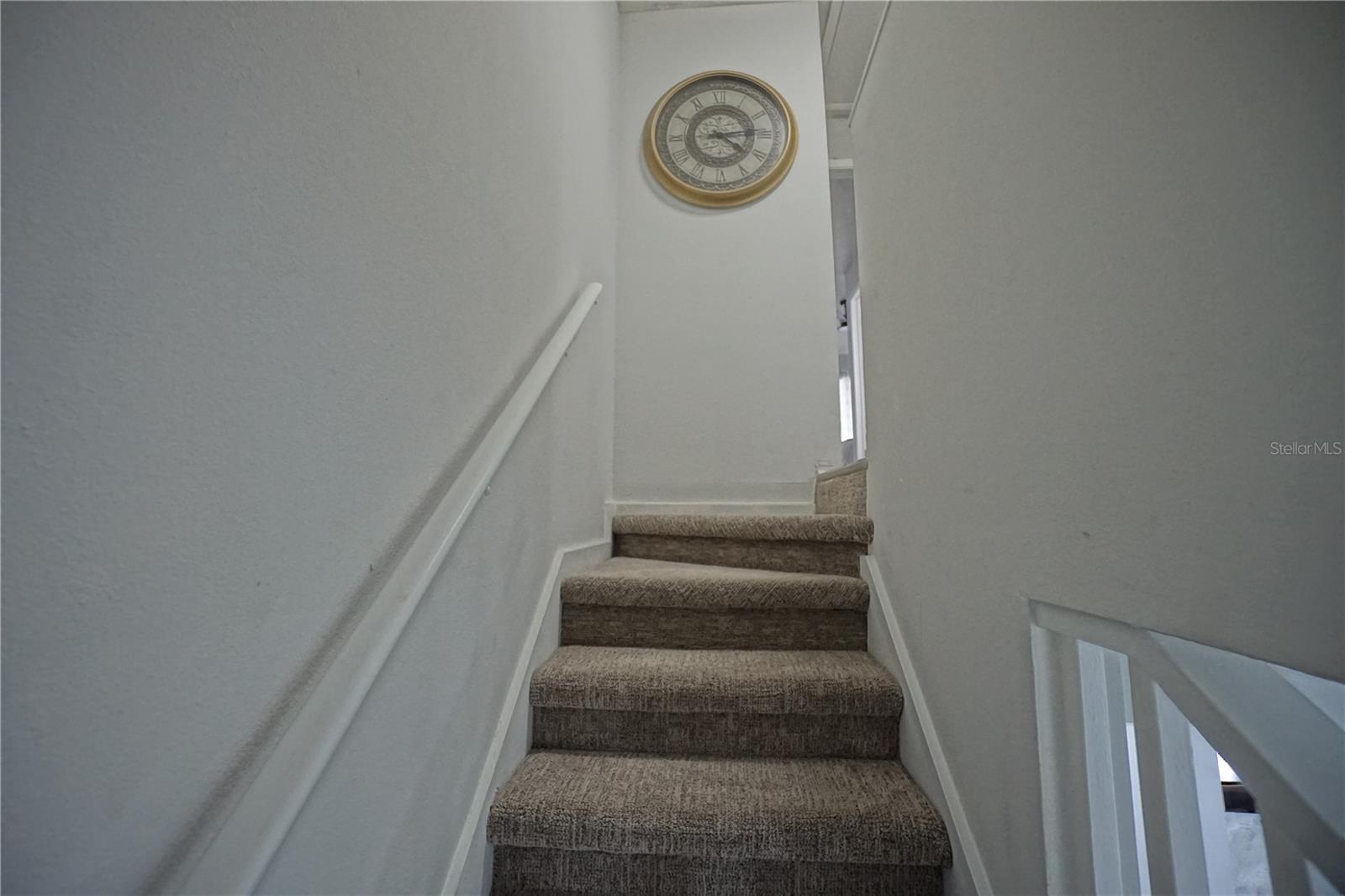 Image 20 of 45 For 6924 Lakeview Court