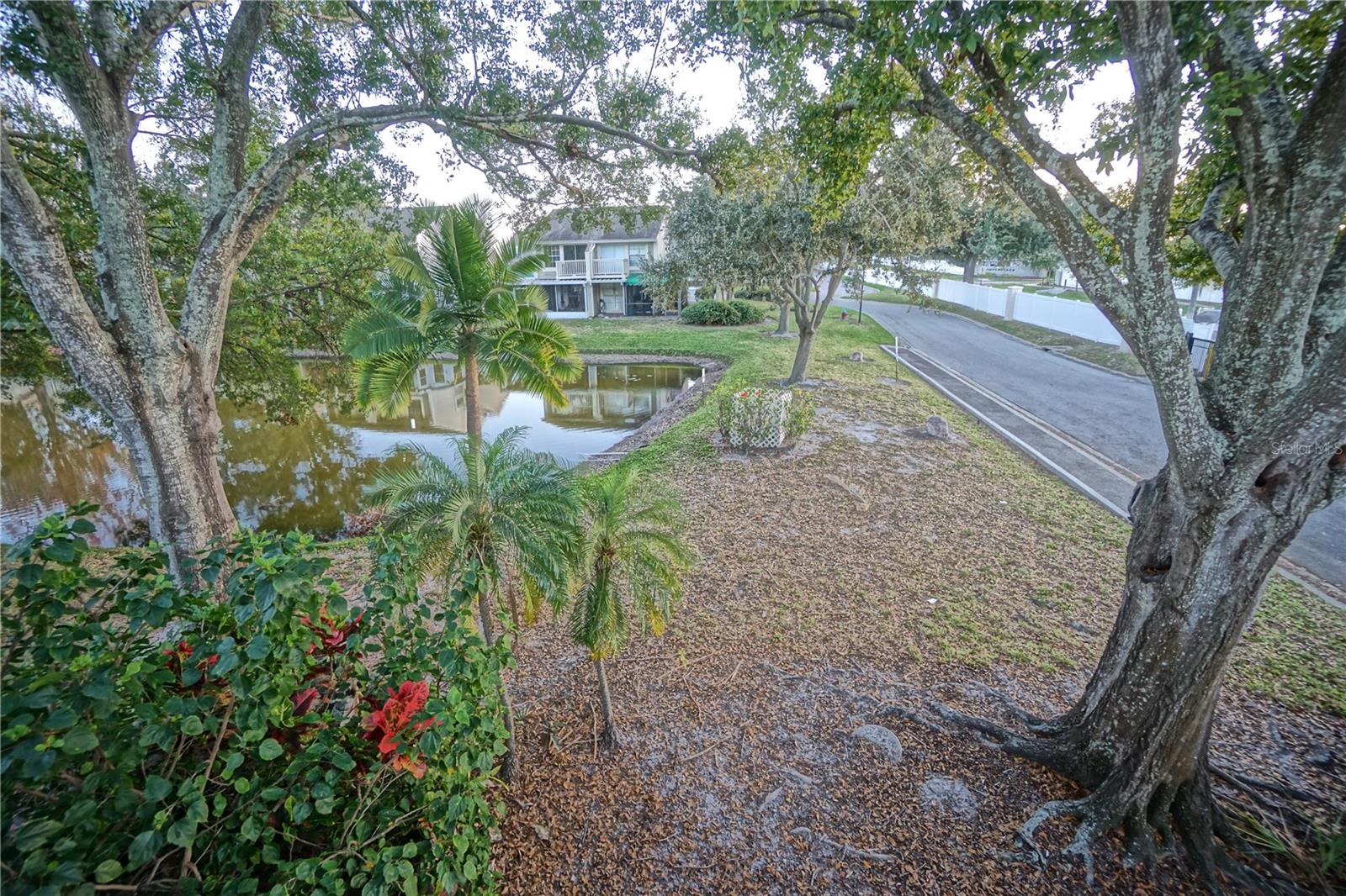 Image 23 of 45 For 6924 Lakeview Court