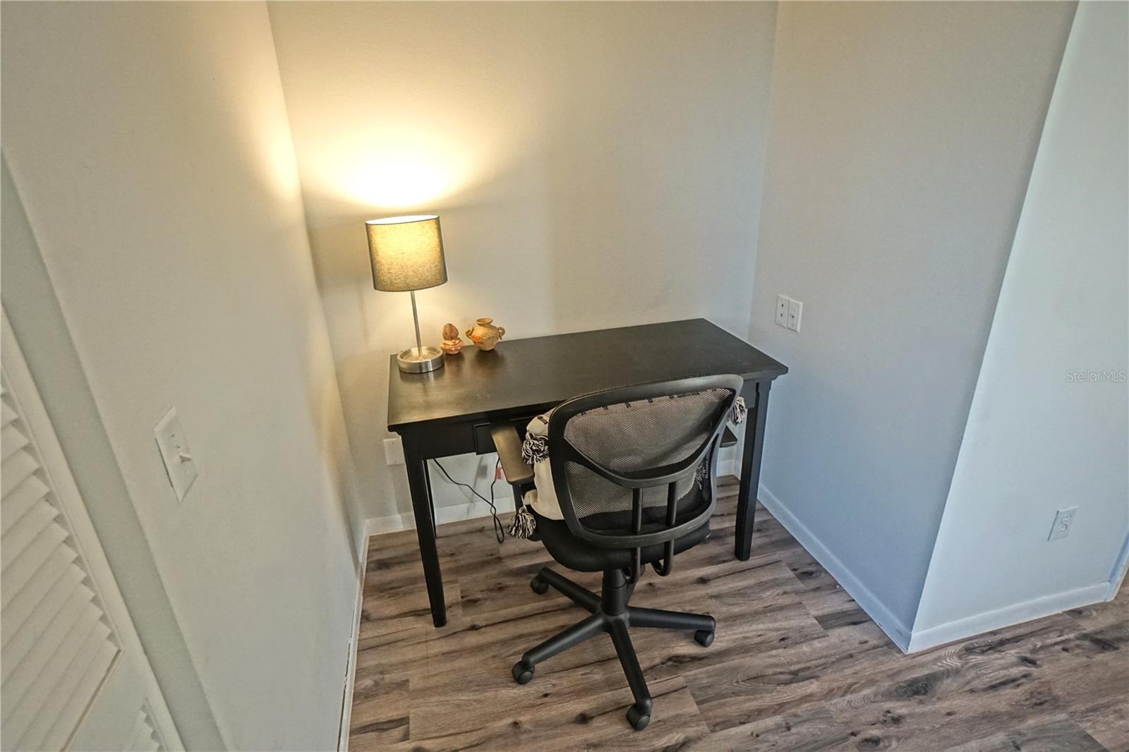 Image 28 of 45 For 6924 Lakeview Court