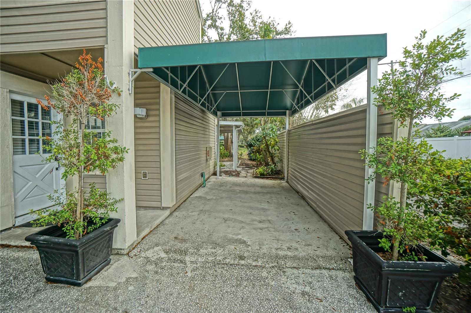 Image 37 of 45 For 6924 Lakeview Court