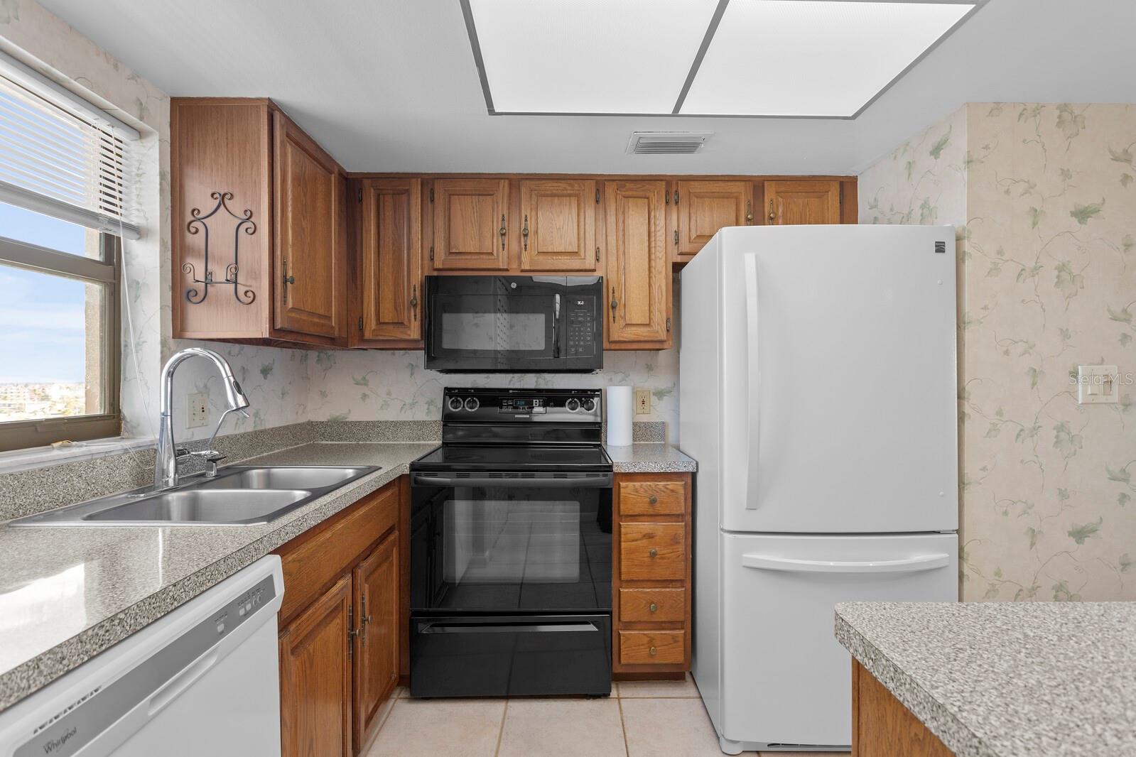 Image 15 of 70 For 7050 Sunset Drive S 801