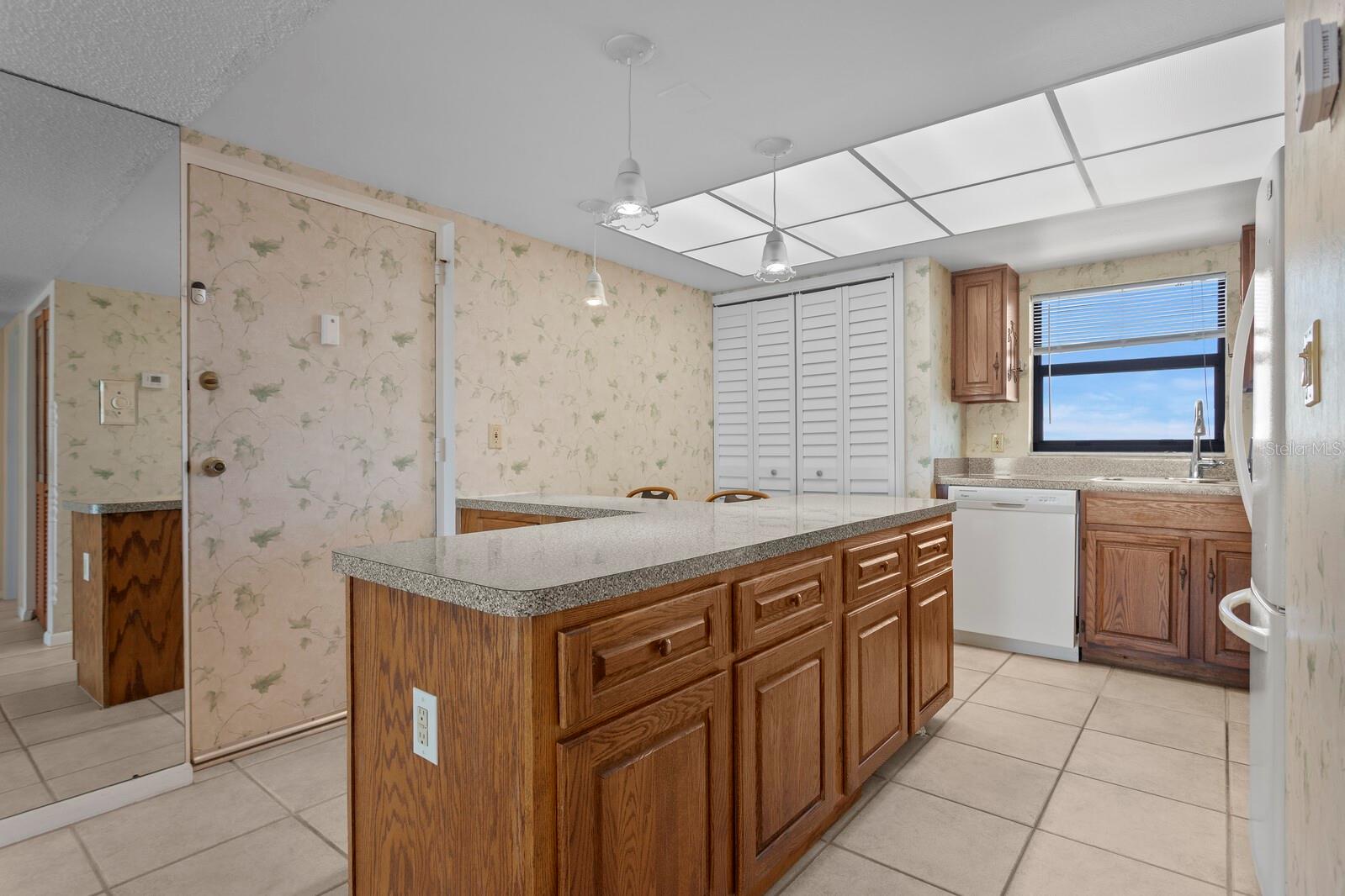 Image 20 of 70 For 7050 Sunset Drive S 801