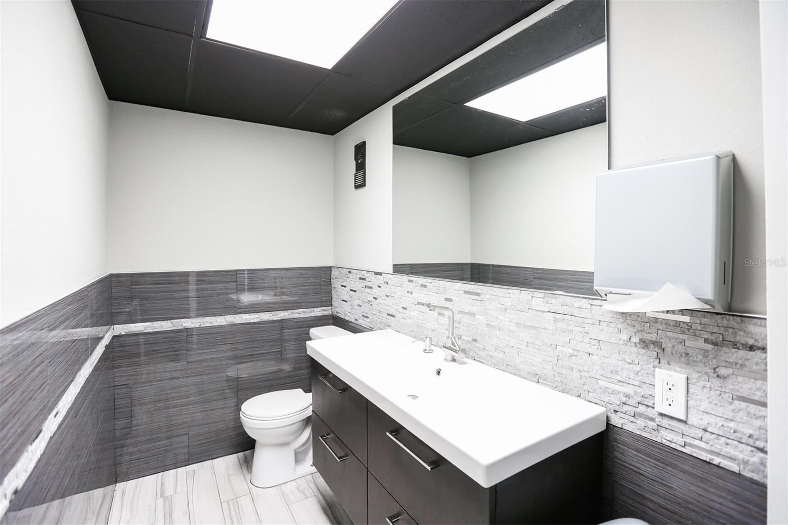 Listing photo id 3 for 4907 Florida Avenue