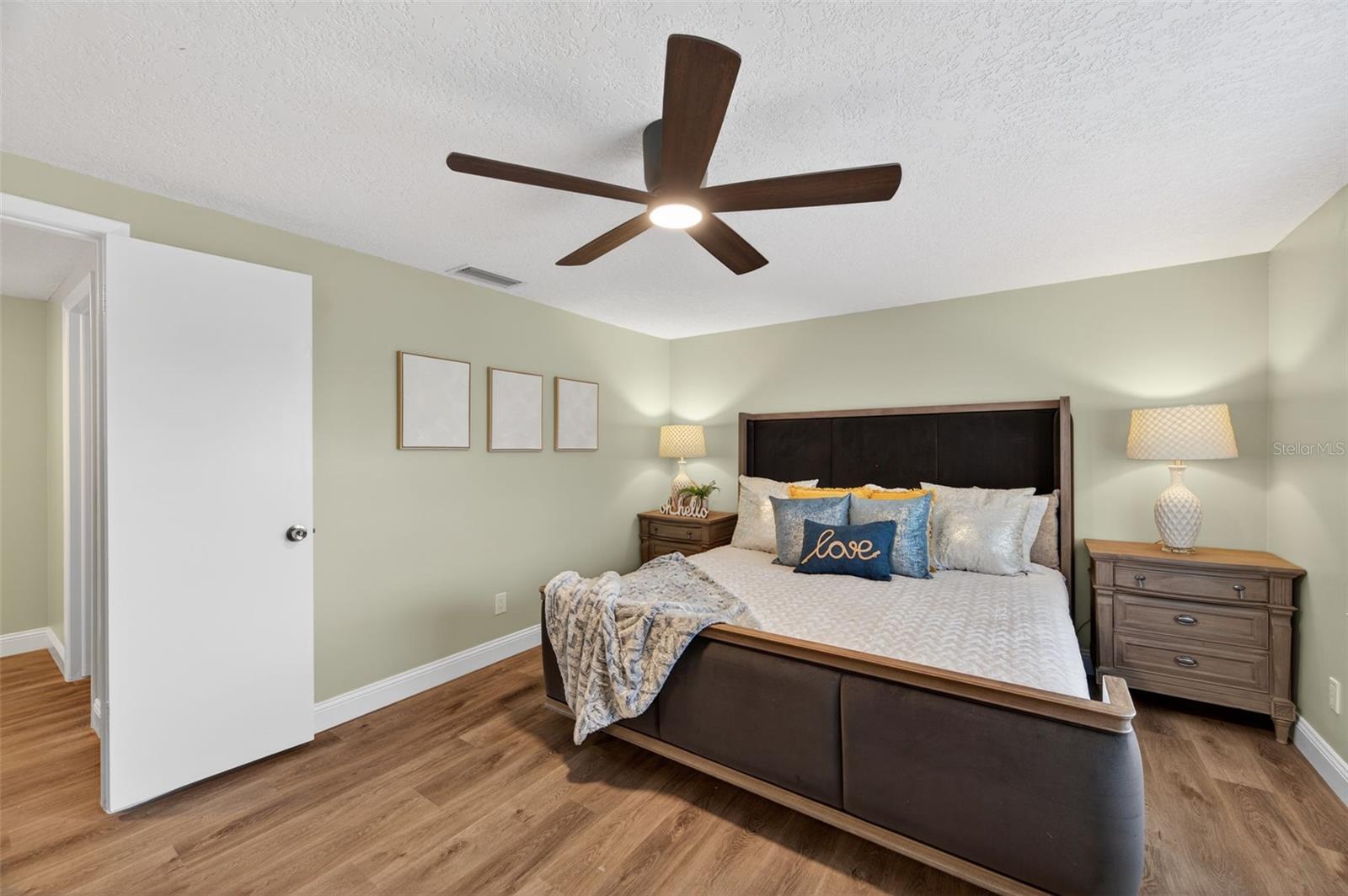 Image 37 of 72 For 520 Wynnwood Drive