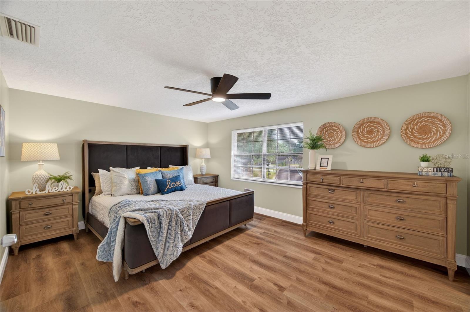 Image 5 of 72 For 520 Wynnwood Drive