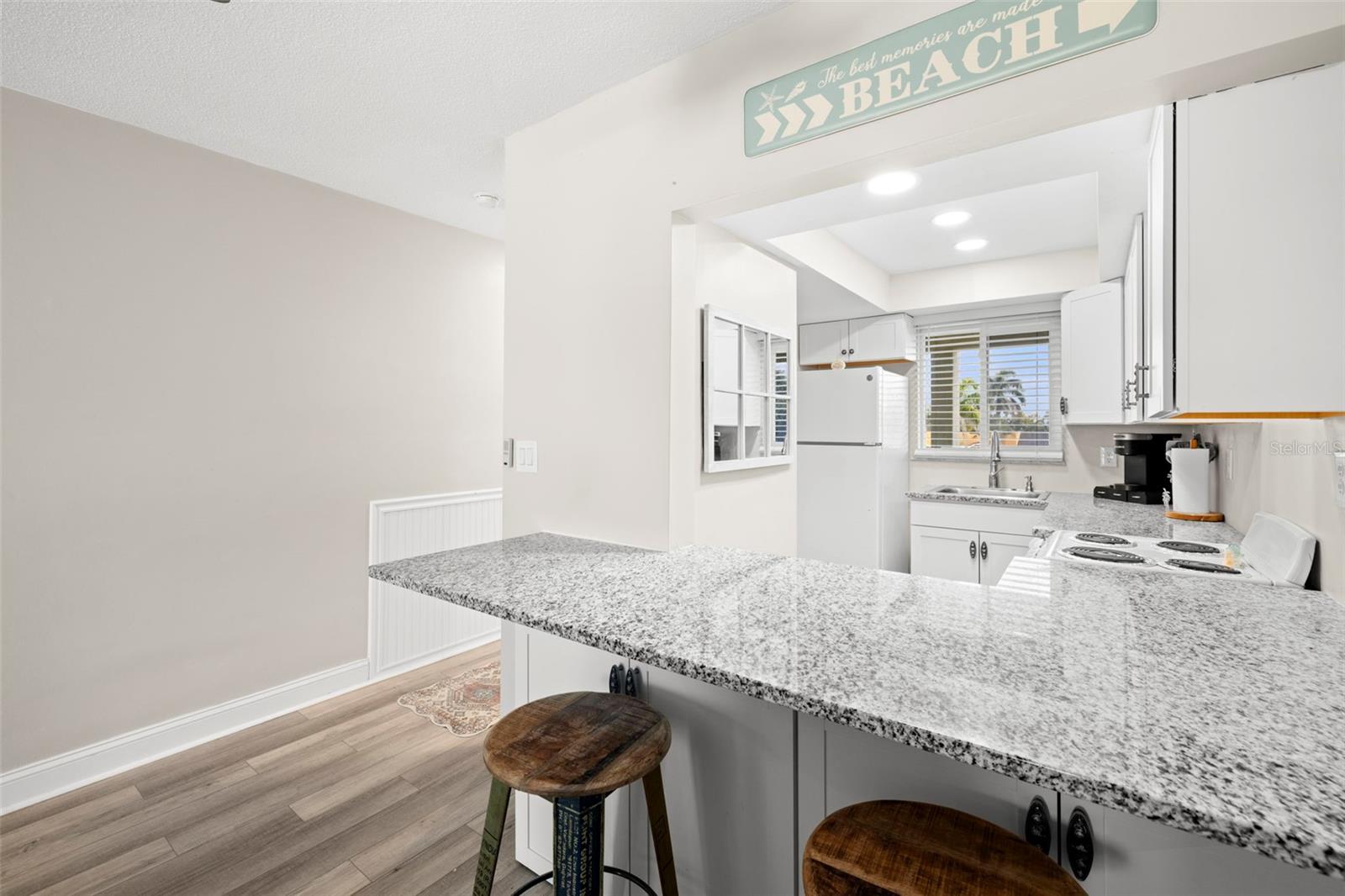 Image 13 of 37 For 6767 Sunset Way 206