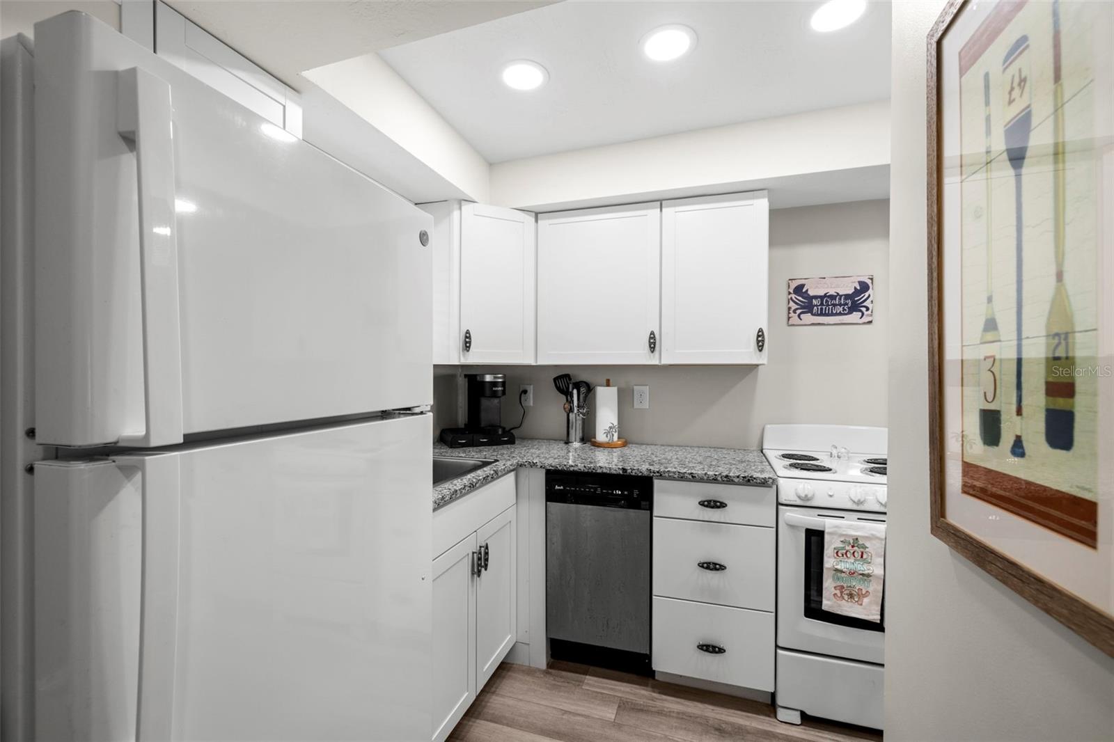 Image 15 of 37 For 6767 Sunset Way 206